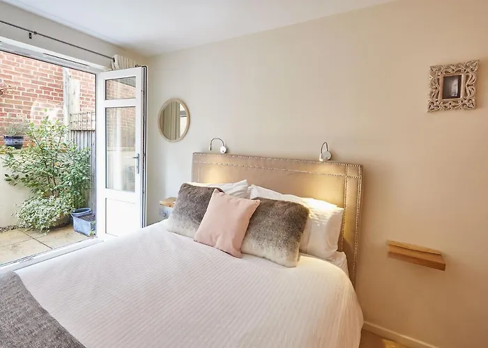 Host & - The Eskape Whitby