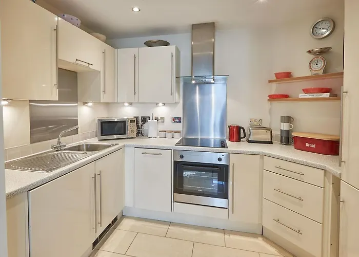 Host & - The Eskape *