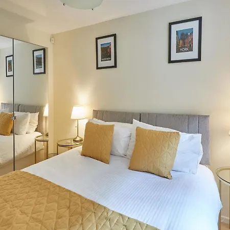 Host & - The Eskape Apartment