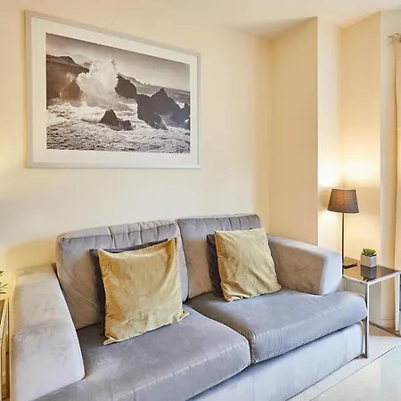 Host & - The Eskape * Whitby