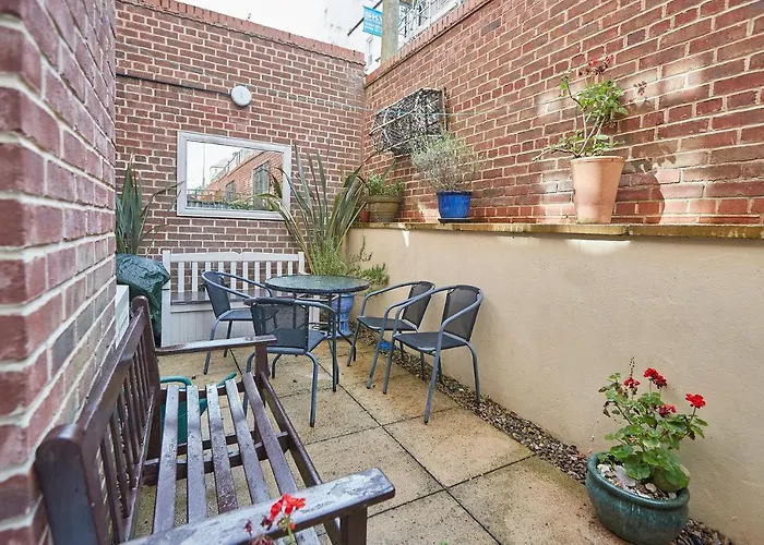 Host & - The Eskape * ويتبي